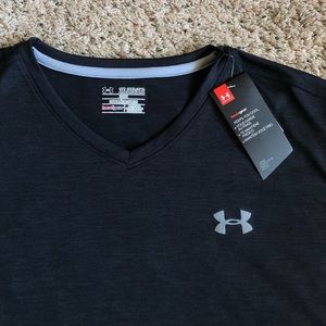 Men’s Under Armour UA Tech V-Neck Short Sleeve Shirt Loose fit.